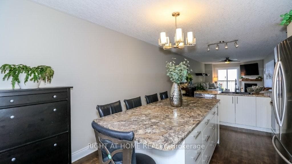 43 OLIVE Crescent Unit 201 photo 4