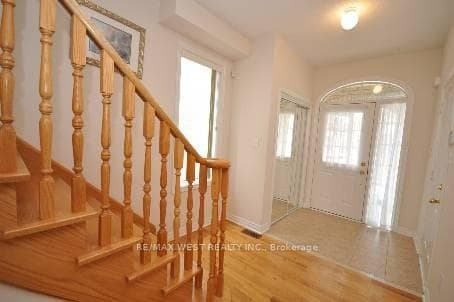 571 Vellore Woods Boulevard photo 4