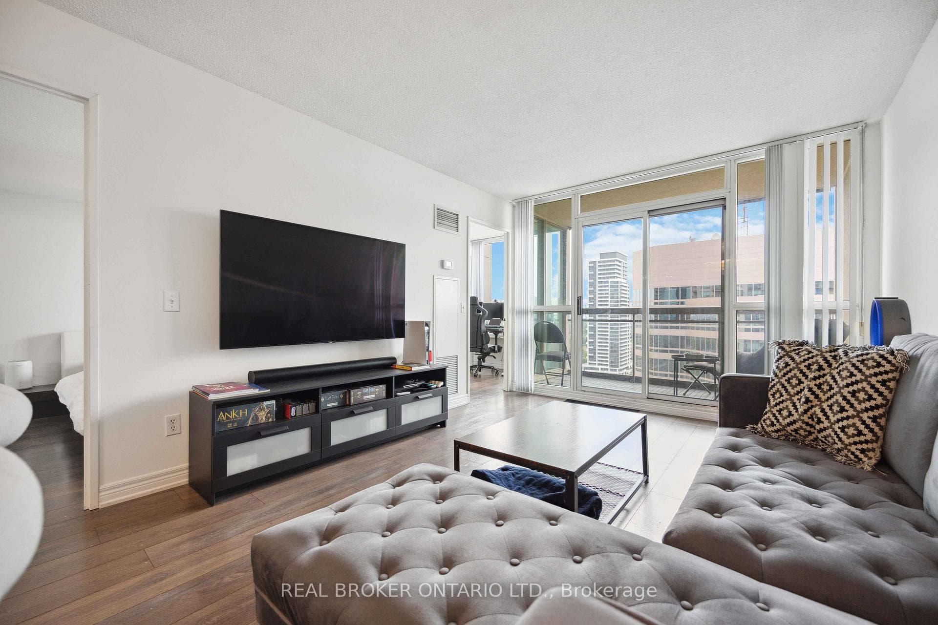 18 Parkview Avenue Unit 2215 photo 23