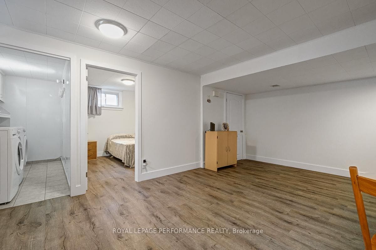 102 Donald Street photo 33