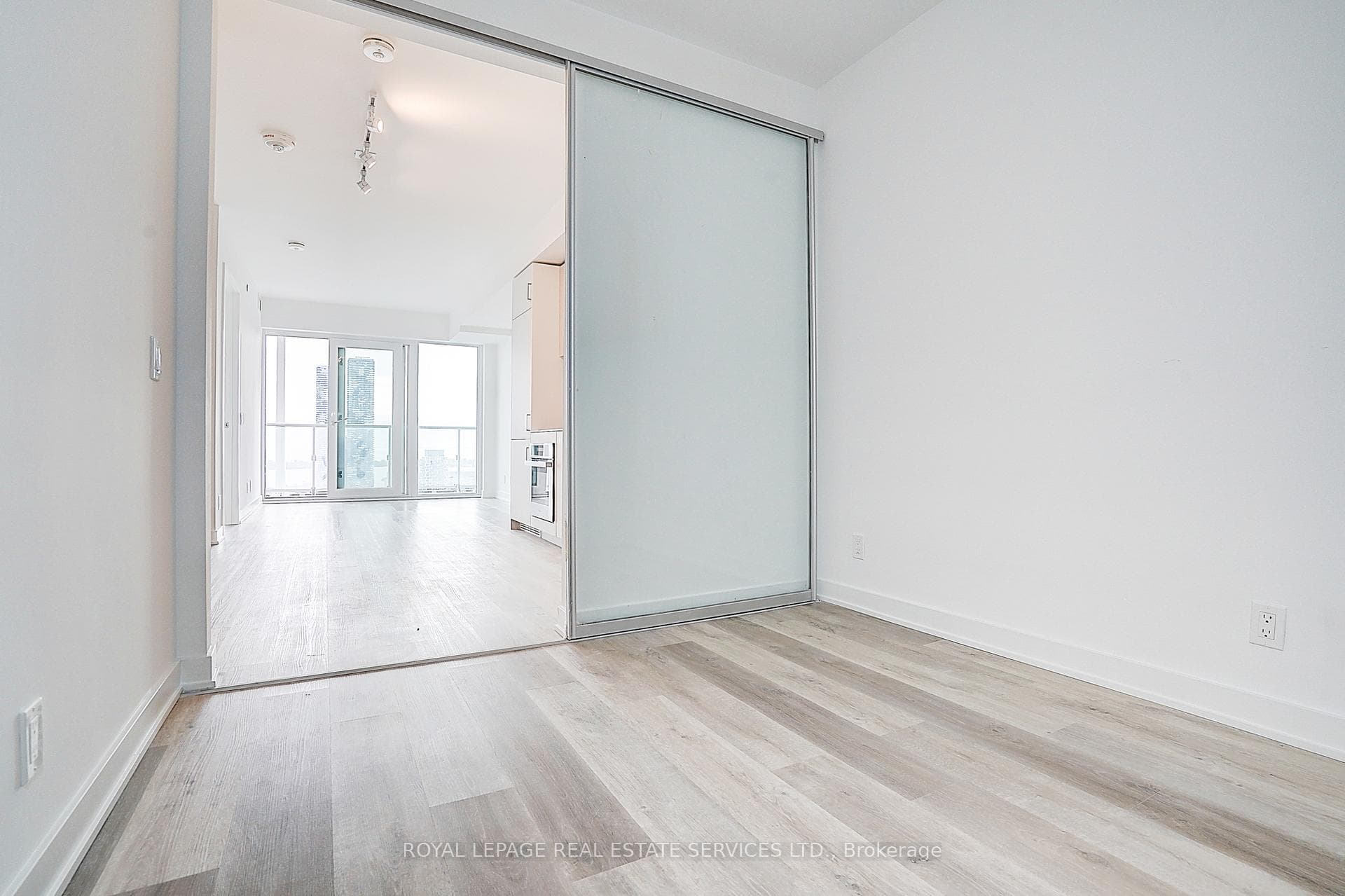 88 Queen Street Unit 3508 photo 34