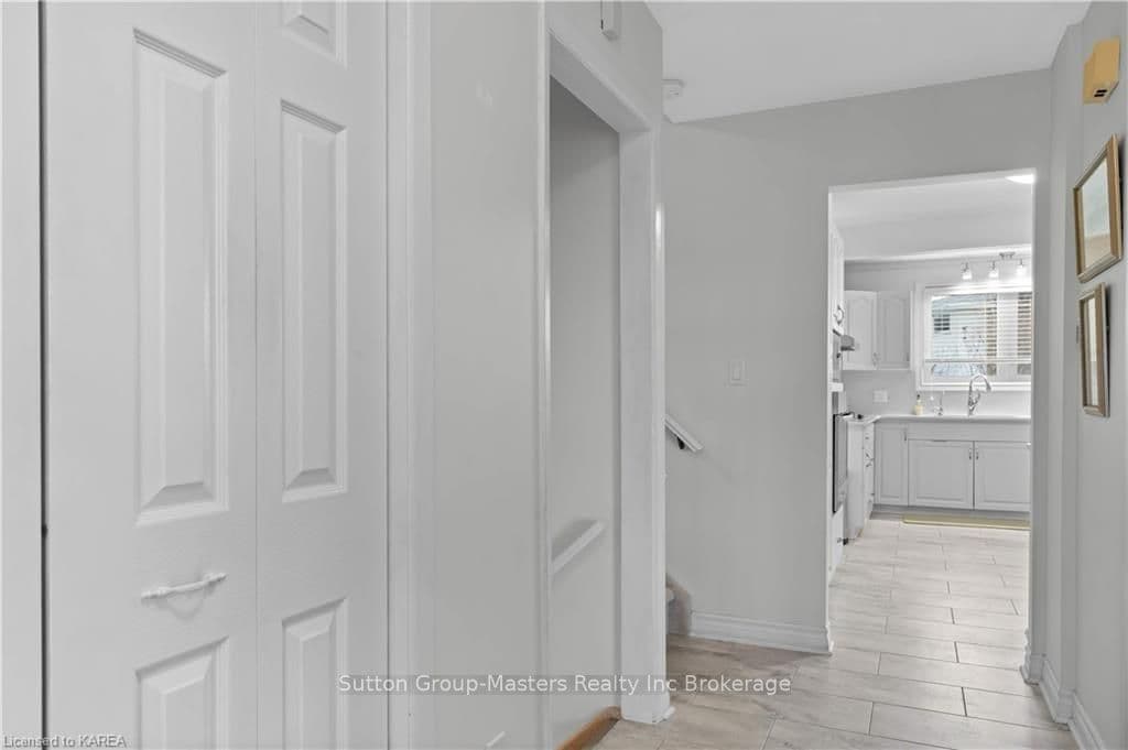 934 HUDSON Drive photo 6