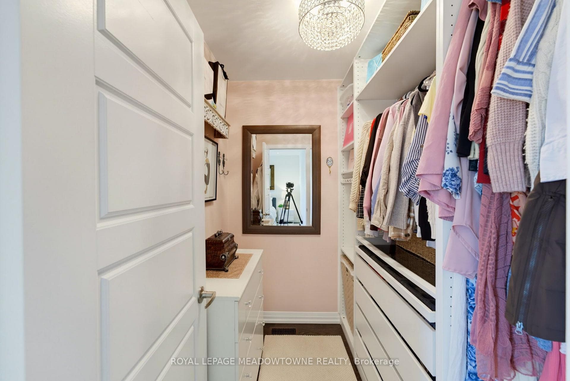 779 Banks Crescent photo 18