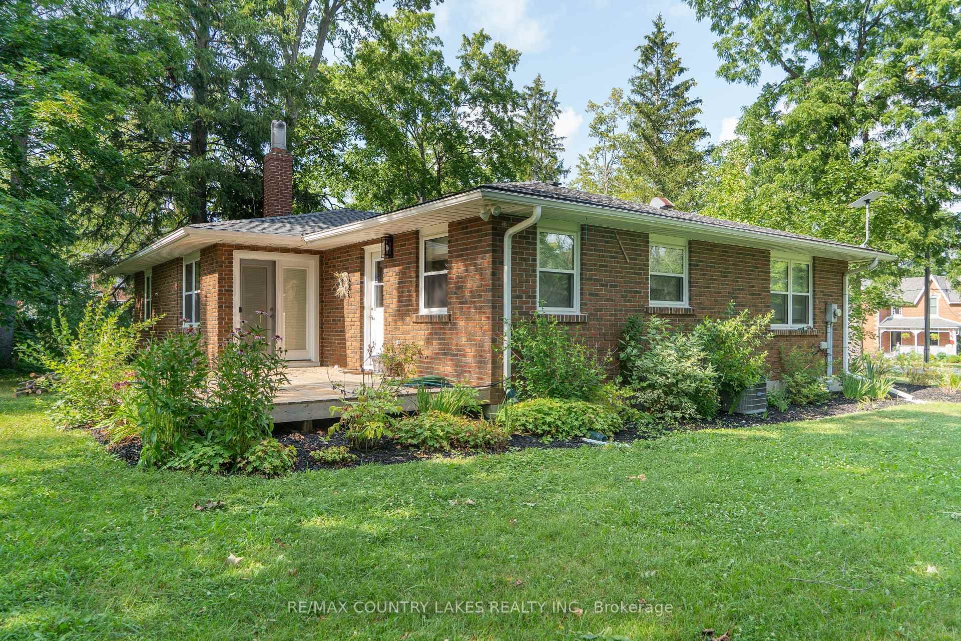 94 Laidlaw Street photo 27