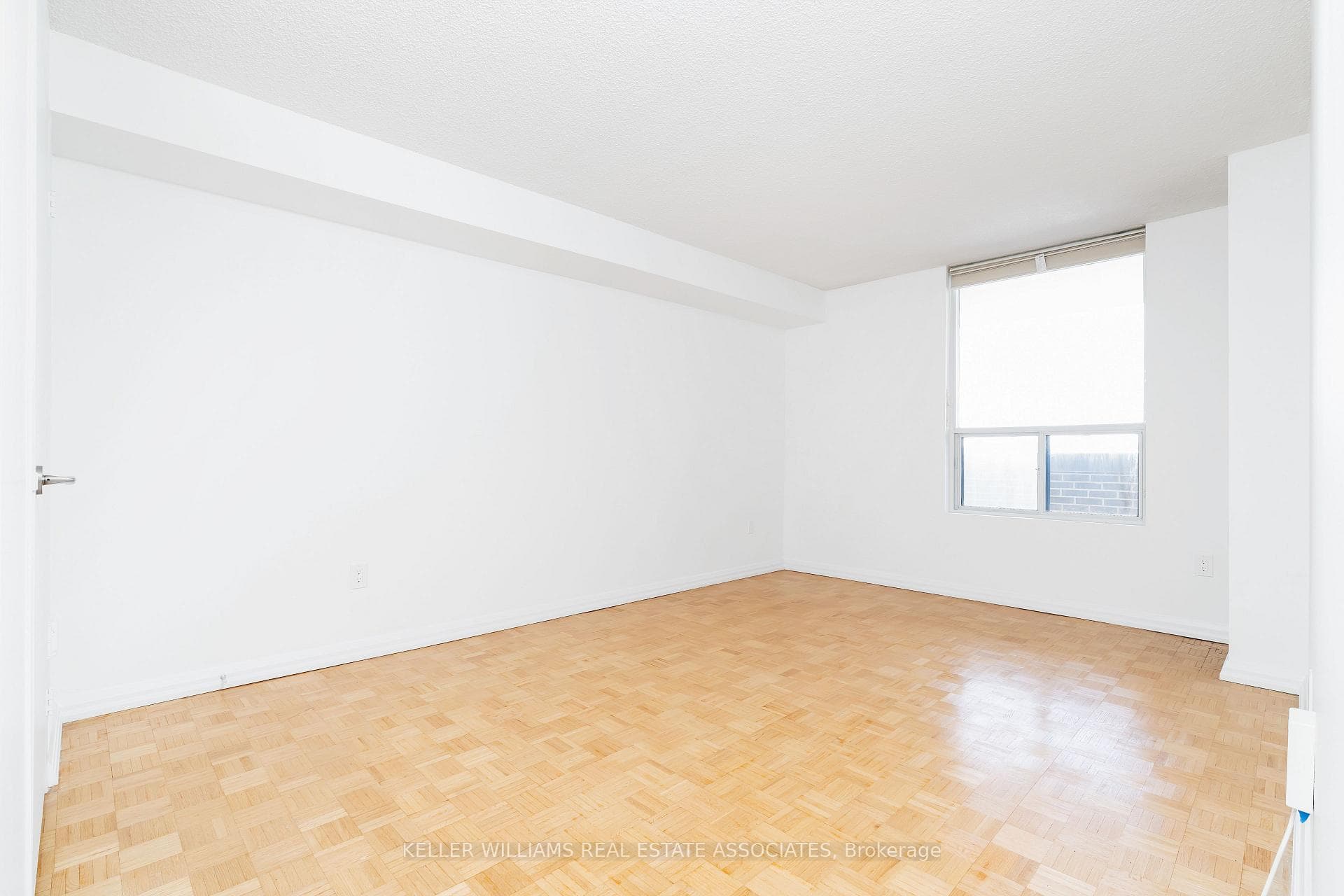 1515 Lakeshore Road Unit 710 photo 20