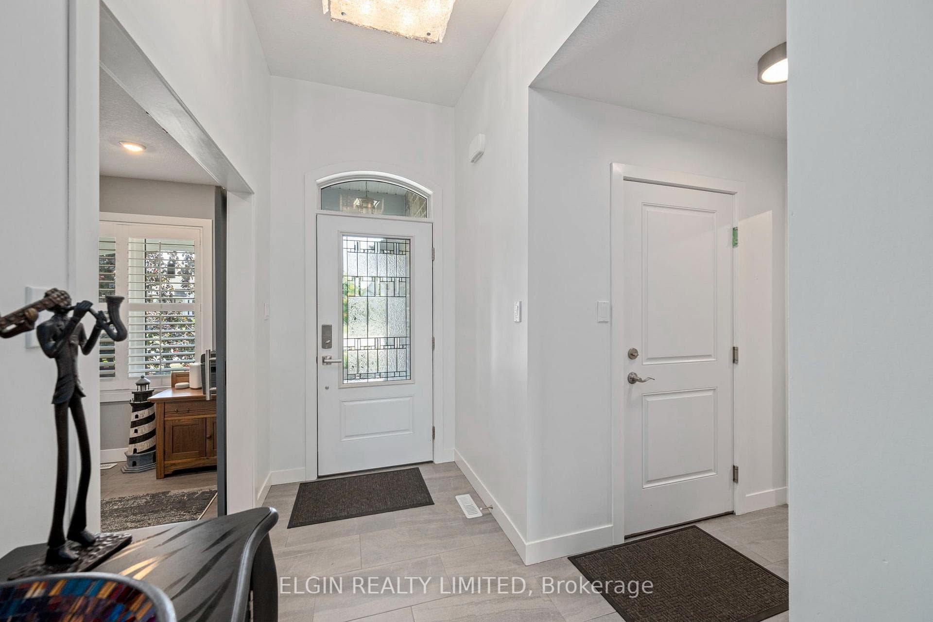 392 Larry Street photo 6