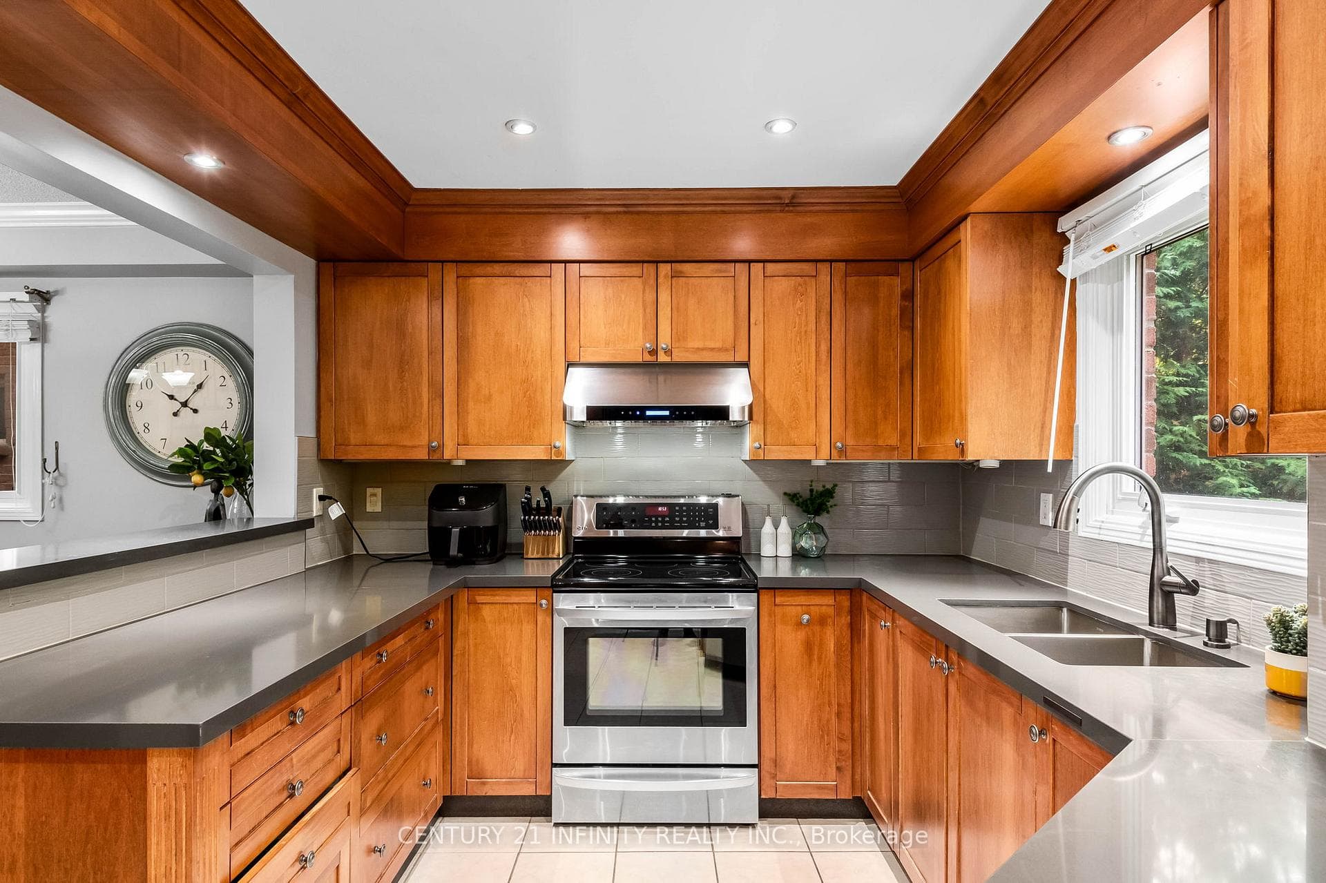 103 Ravenscroft Road photo 13