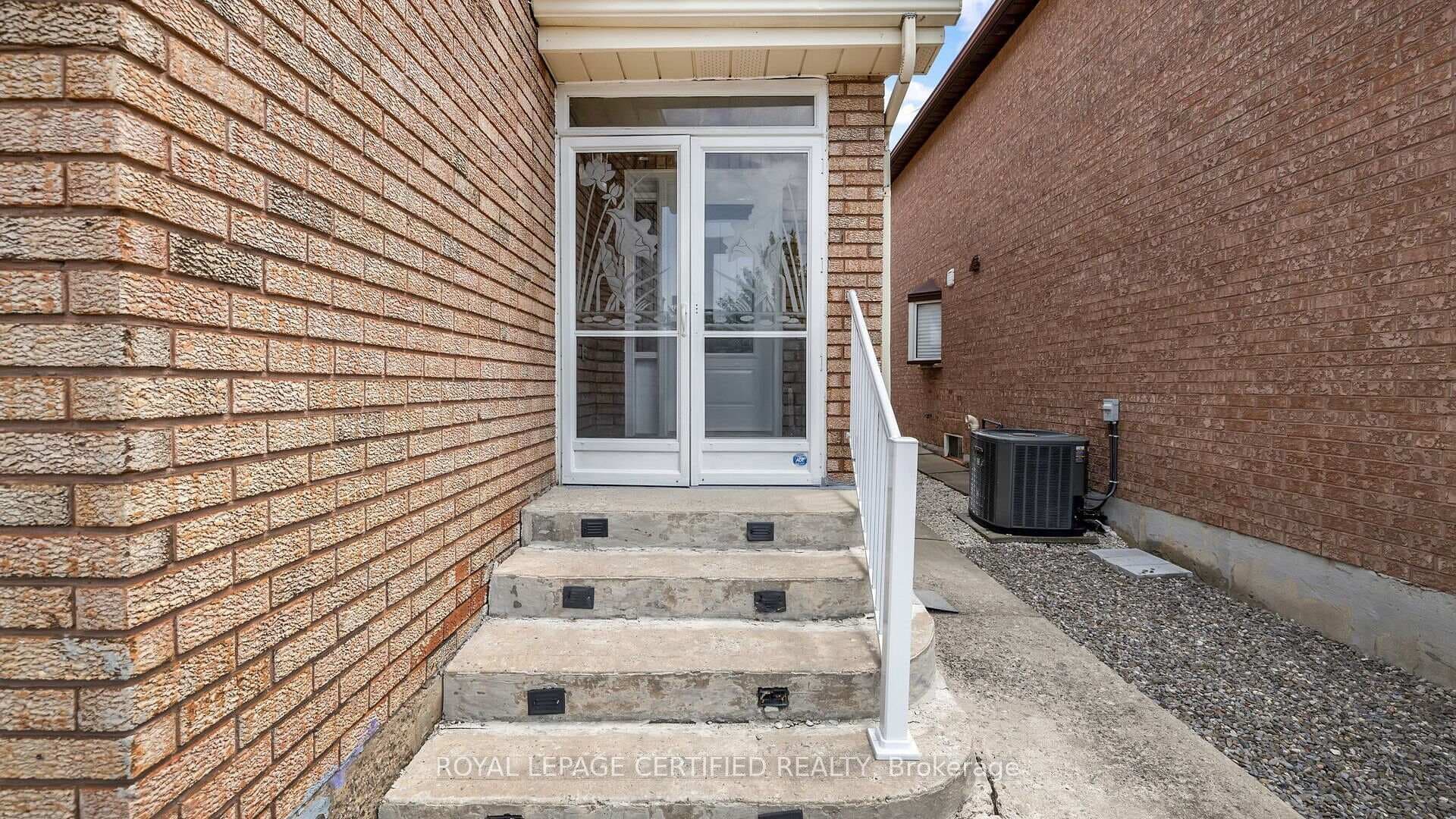 157 Kingknoll Drive photo 6