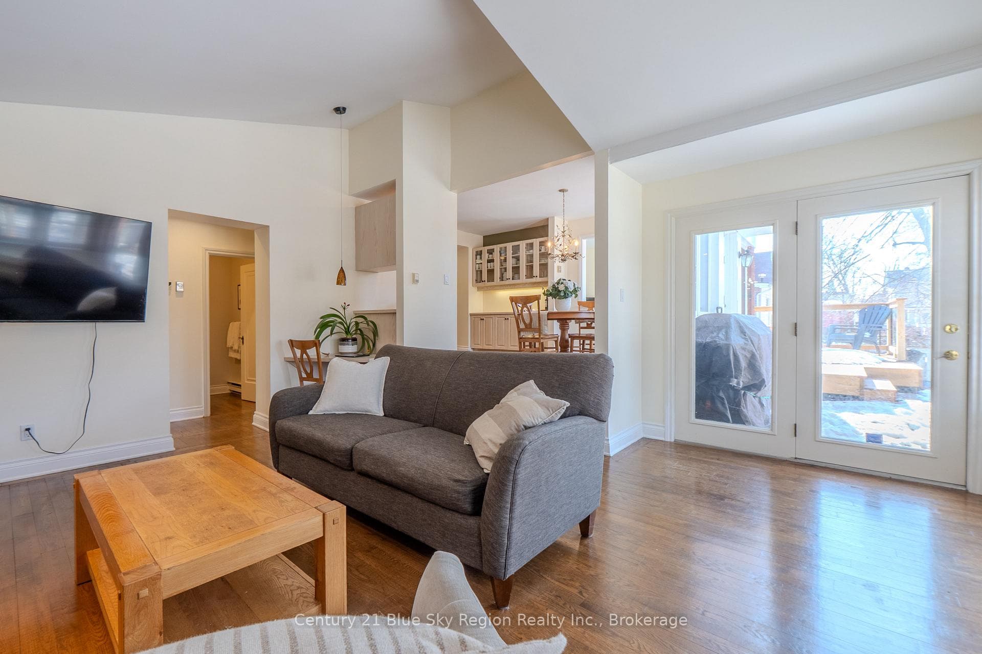 749 Mcintyre Street photo 17
