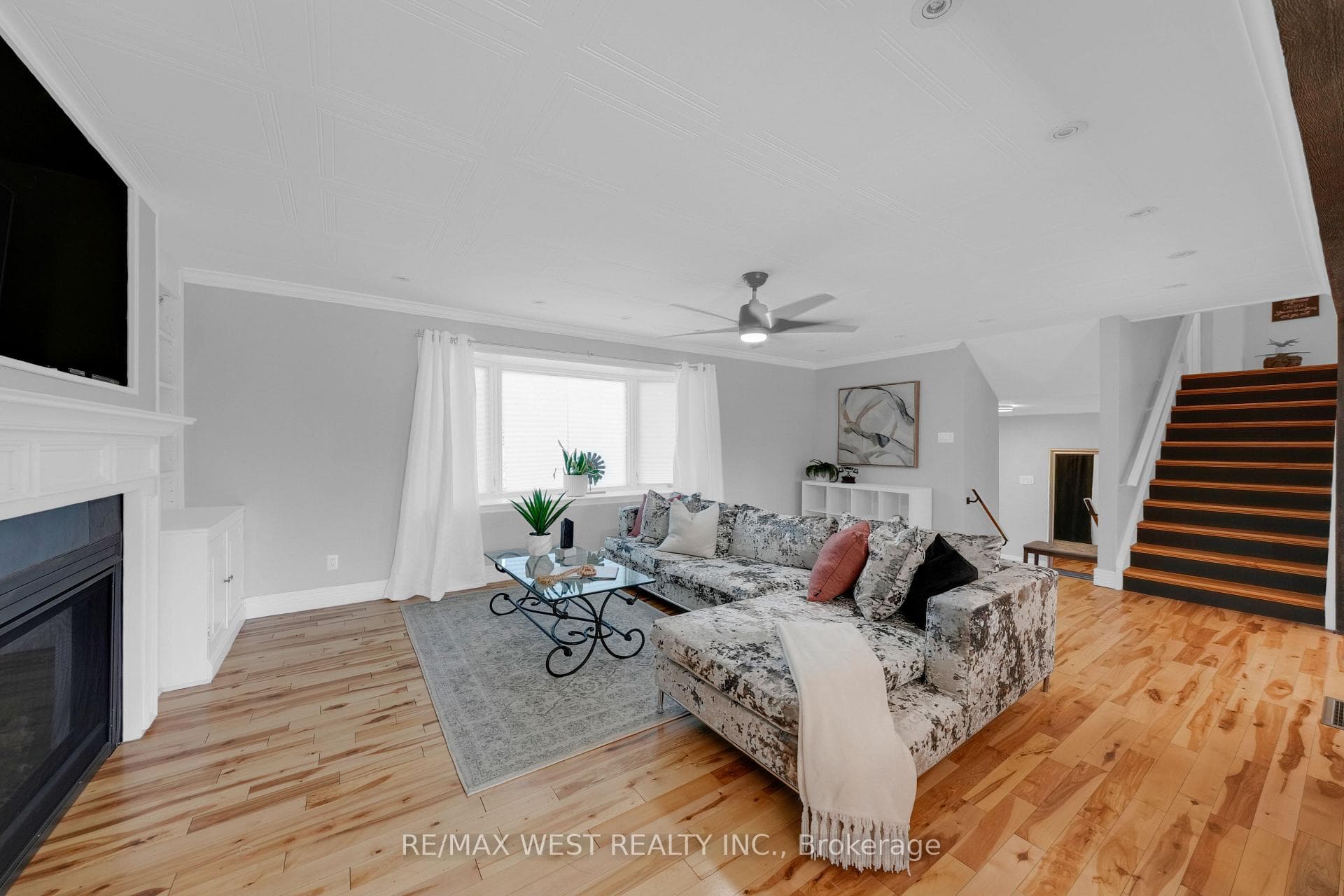 1052 10th Side Road photo 16