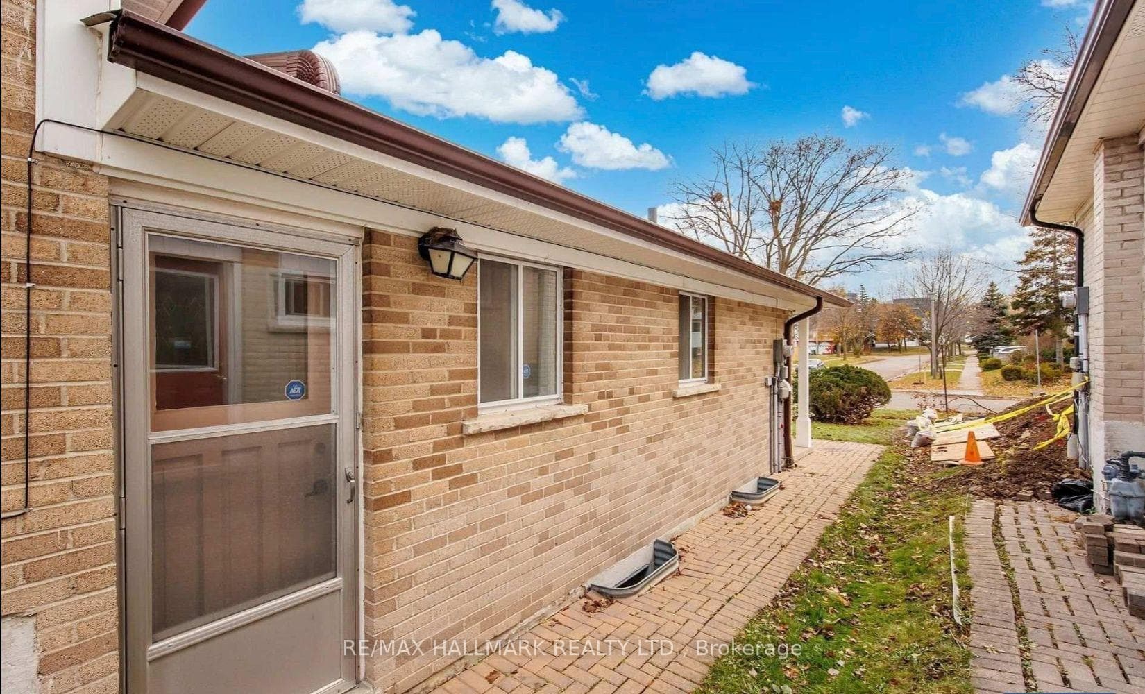 12 Wardencourt Drive Unit Lower photo 2