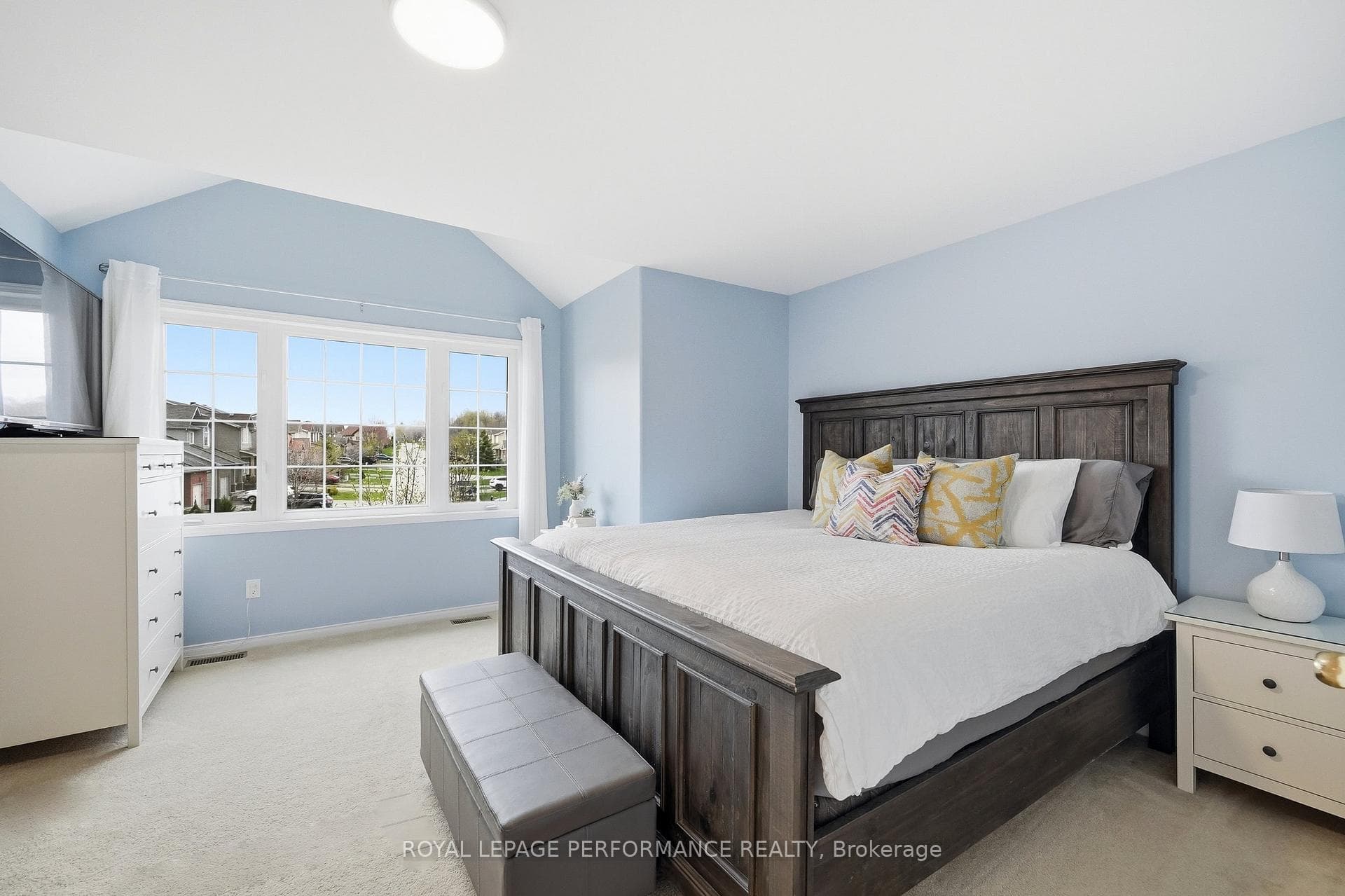 366 Jasper Crescent photo 22