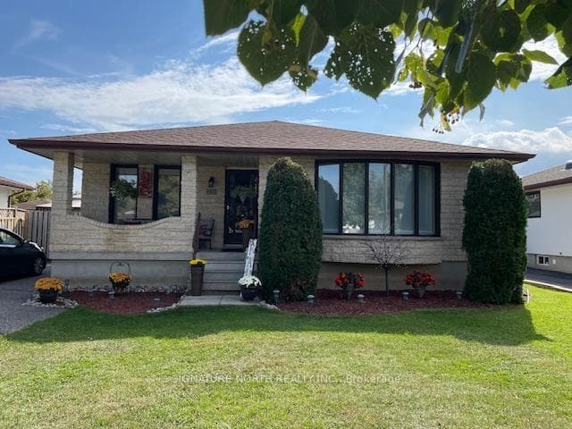195 Seneca Place photo 1