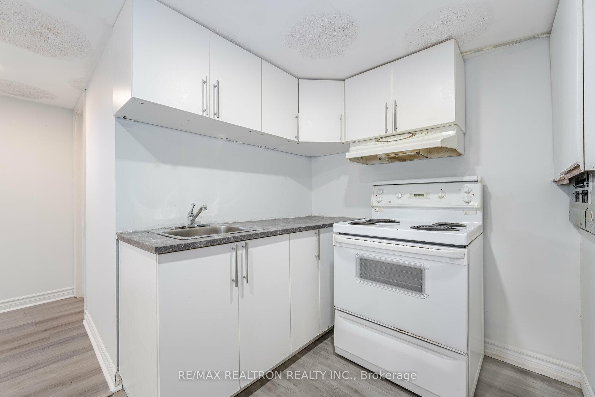 726 Brimorton Drive photo 27