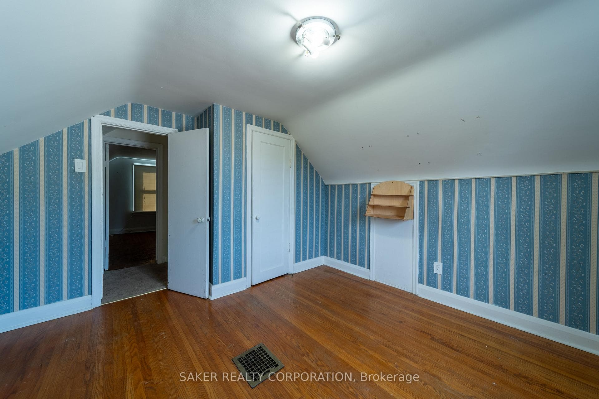 1784 Parkhurst Avenue photo 15