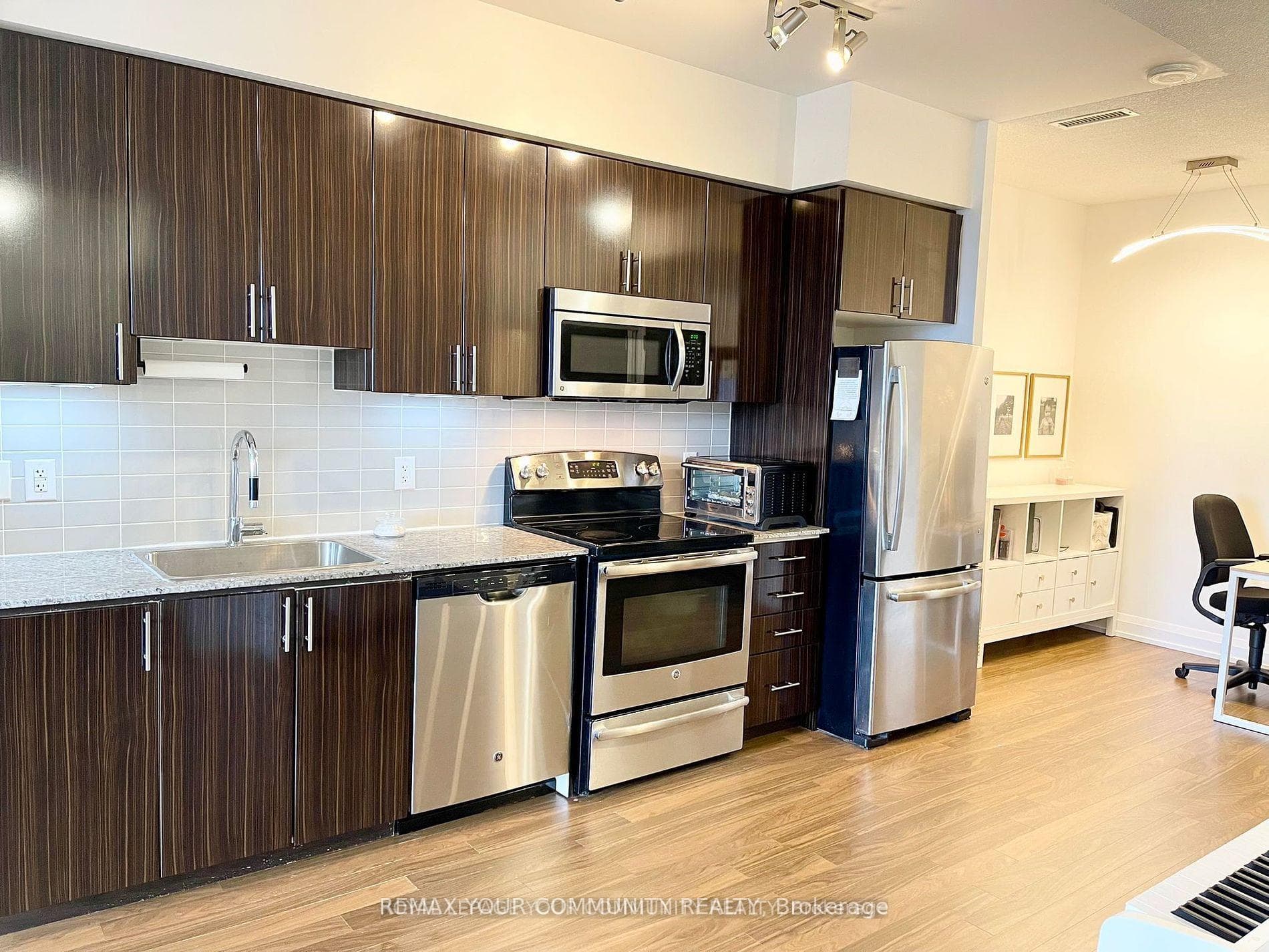 7161 Yonge Street Unit 1430 photo 28