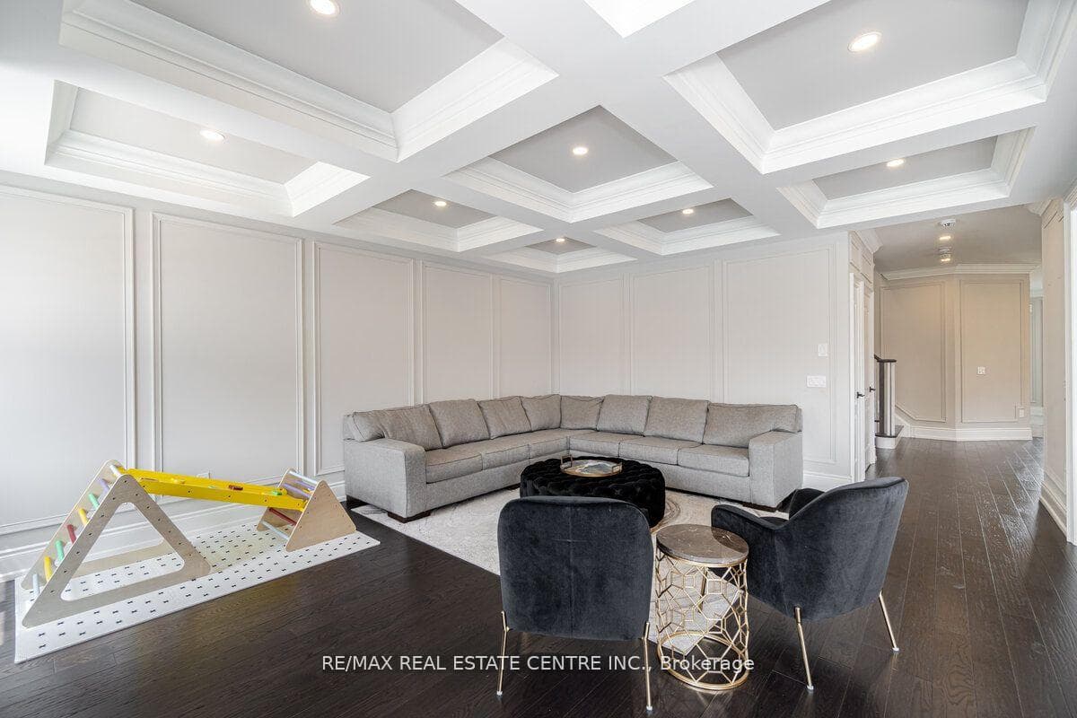 34 HAMILTON Court photo 9