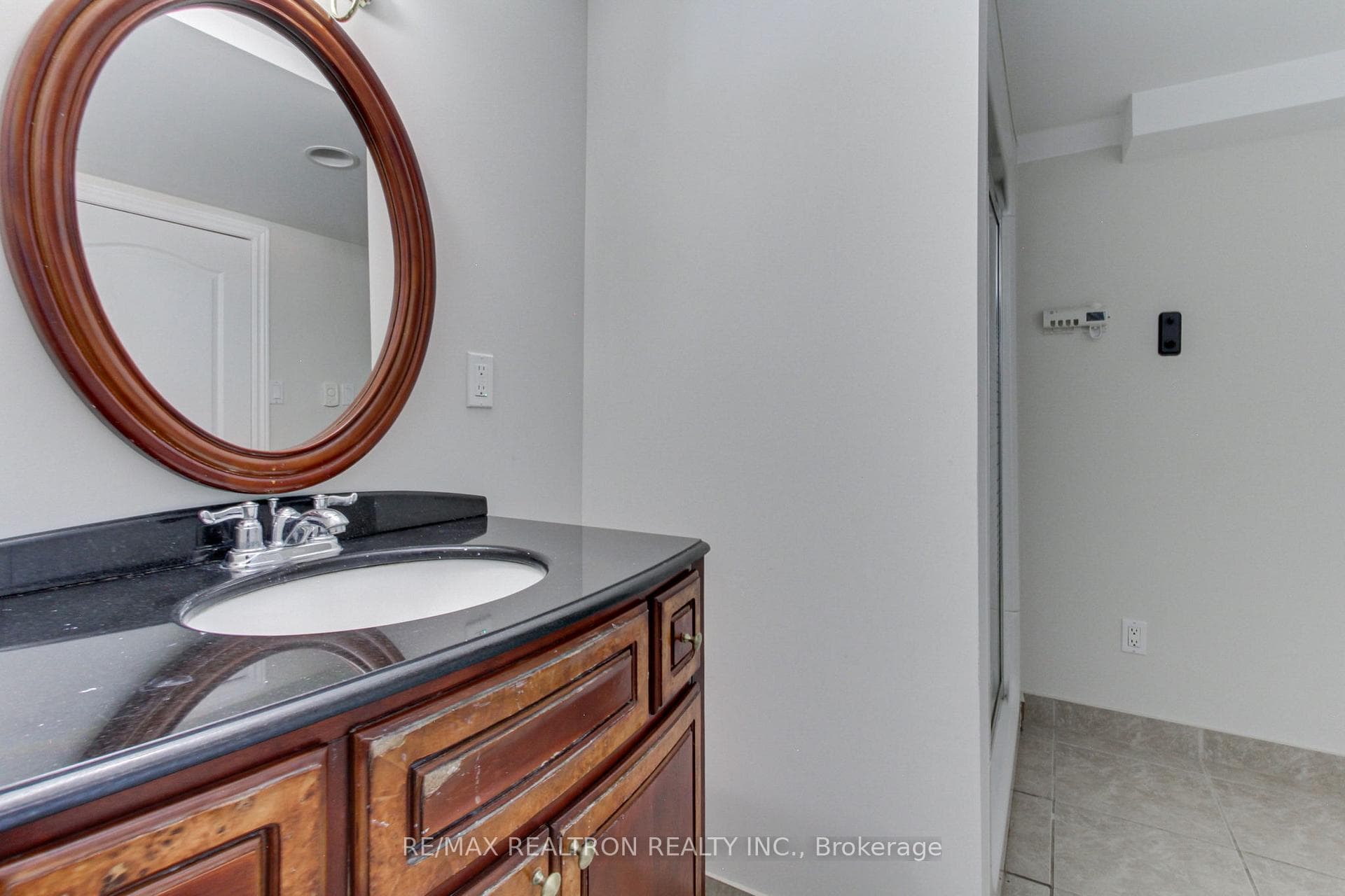 119 Watkins Glen Crescent photo 41