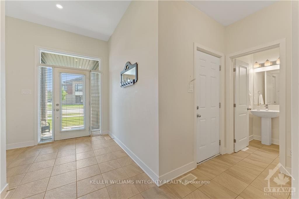 4935 ABBOTT Street photo 4