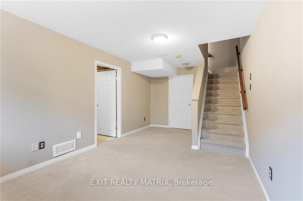 1119 BRASSEUR Crescent photo 26