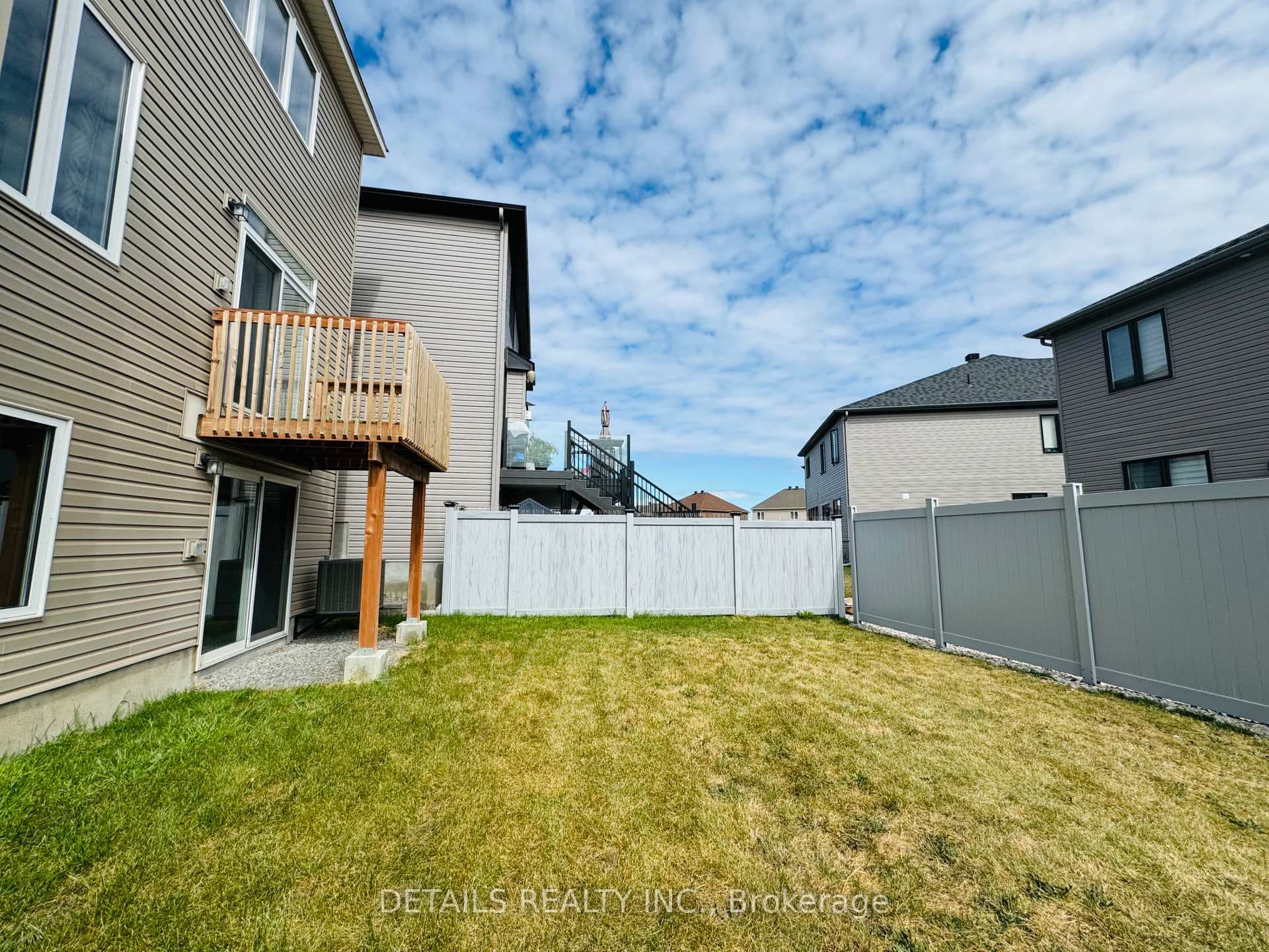 New PVC fence