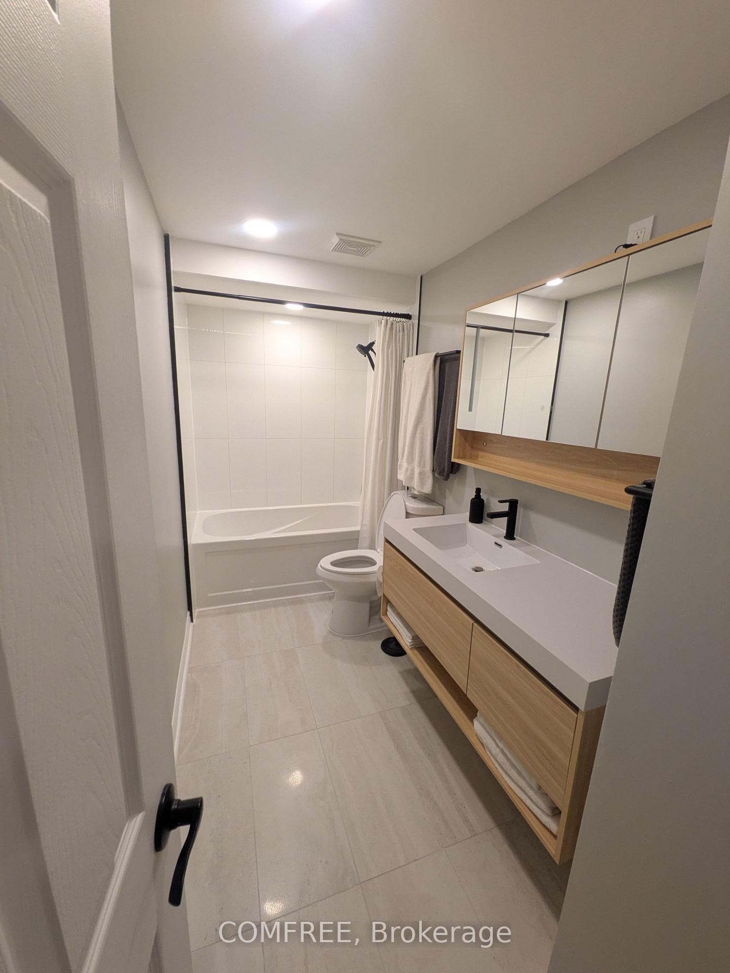 8B Forester Crescent photo 10