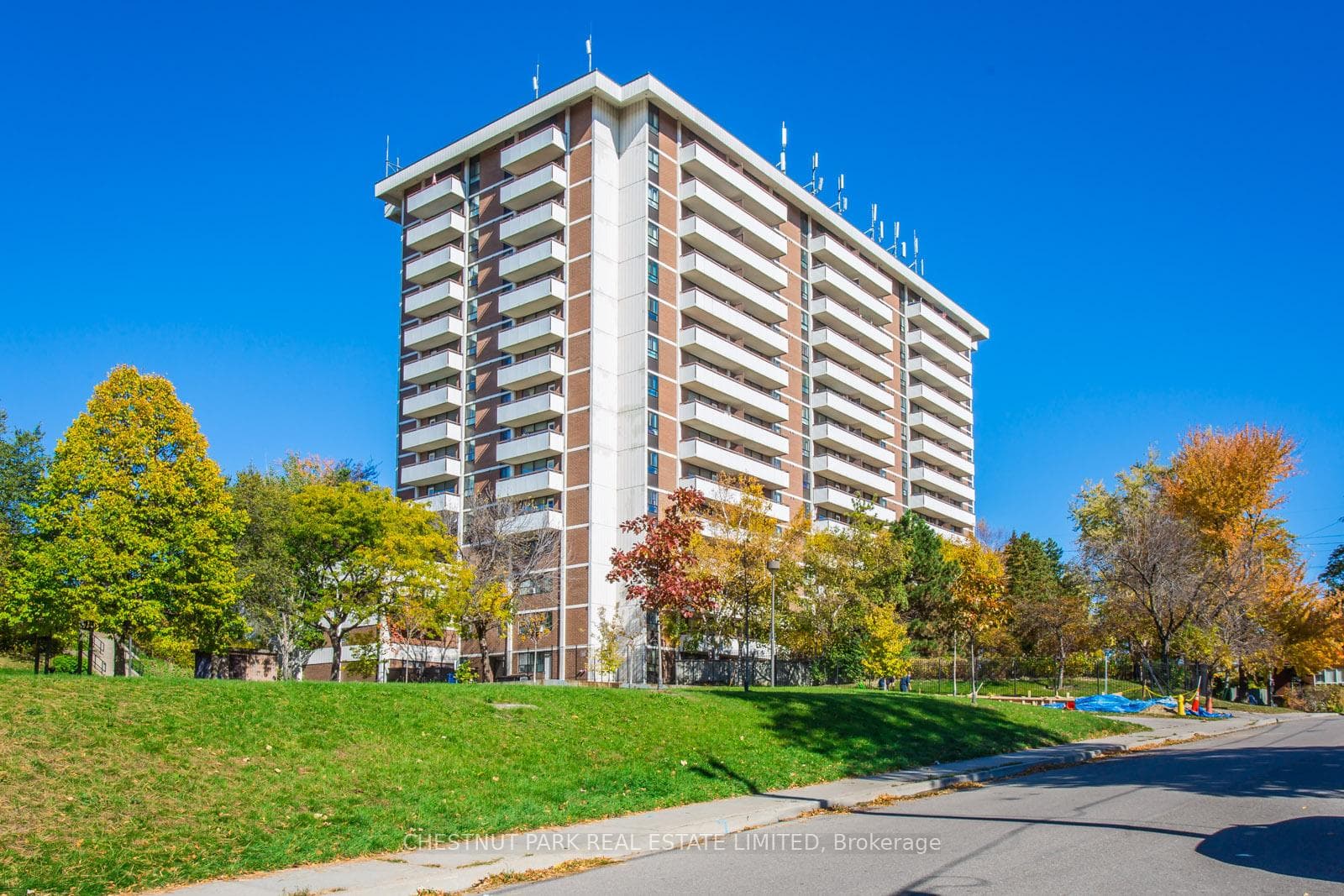 541 Blackthorn Avenue Unit 1210 photo 24