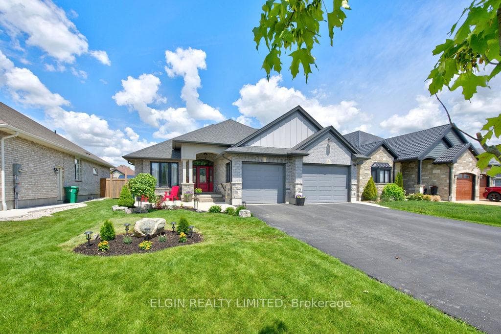 40 Glengariff Drive photo 1