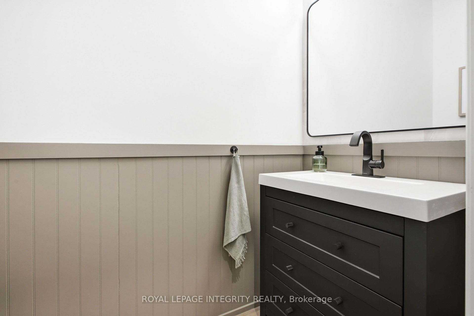 246 Cooks Mill Crescent photo 6