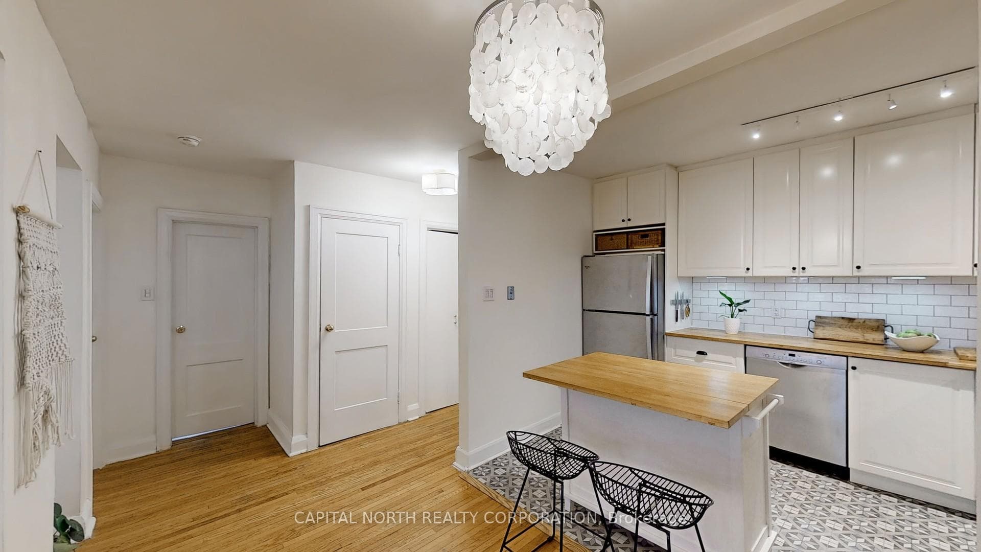 35 Raglan Avenue Unit 302 photo 4