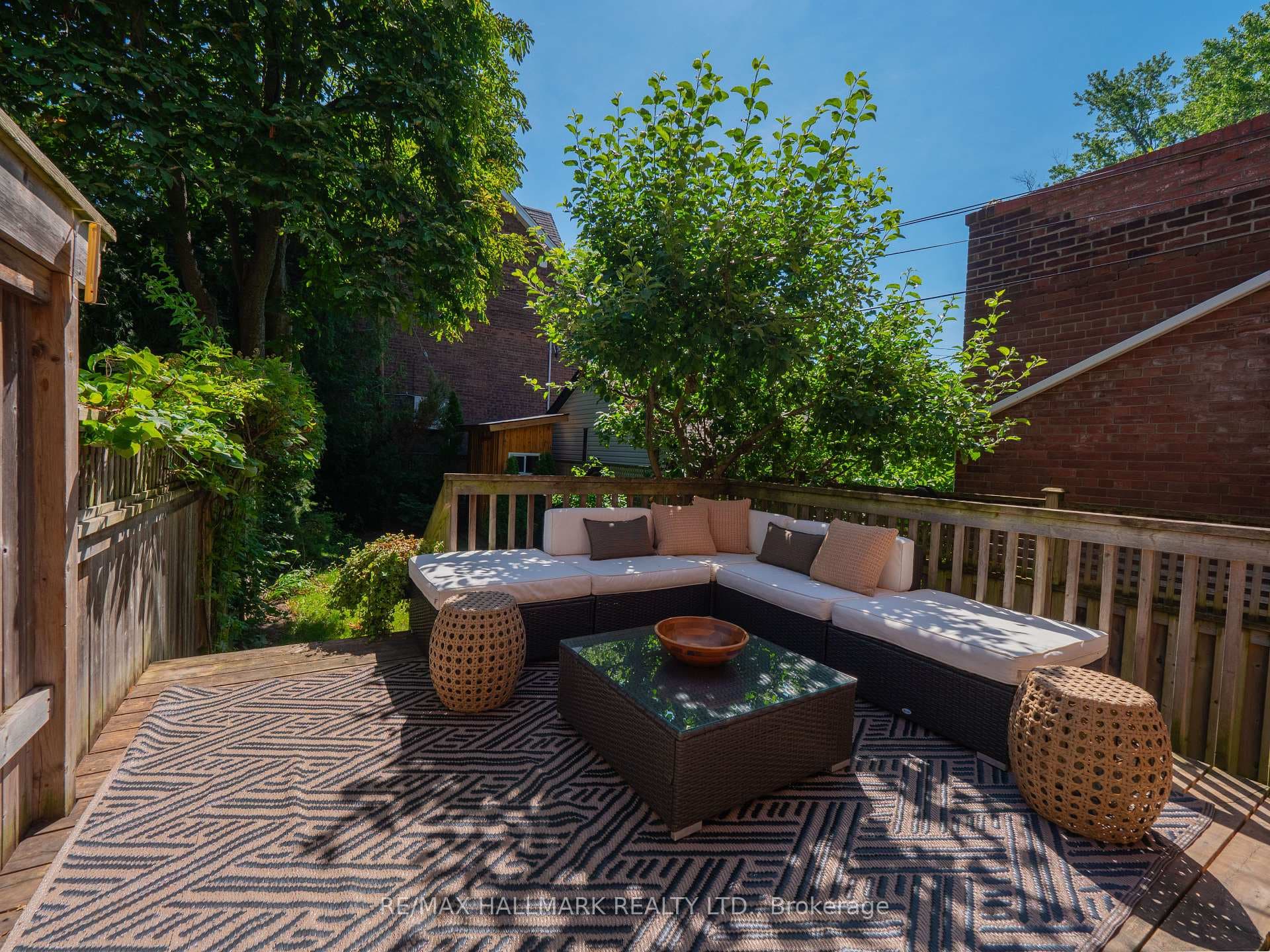 65 Hampton Avenue photo 44