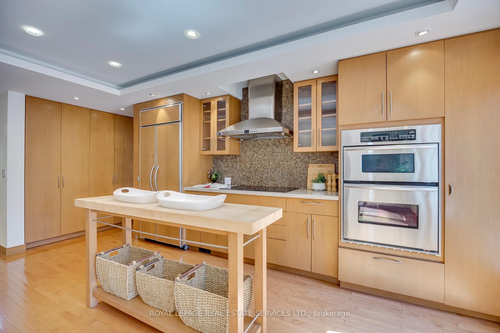 300 Canital Court photo 14