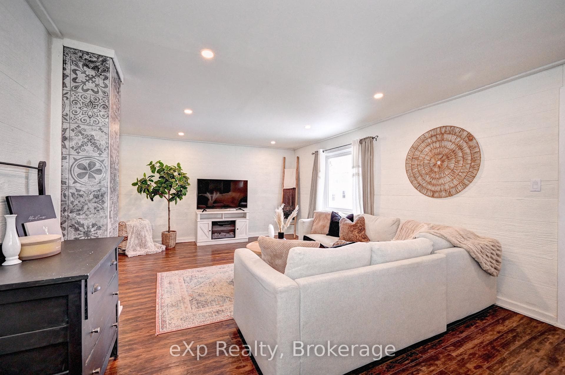 310 BARBER Avenue photo 12