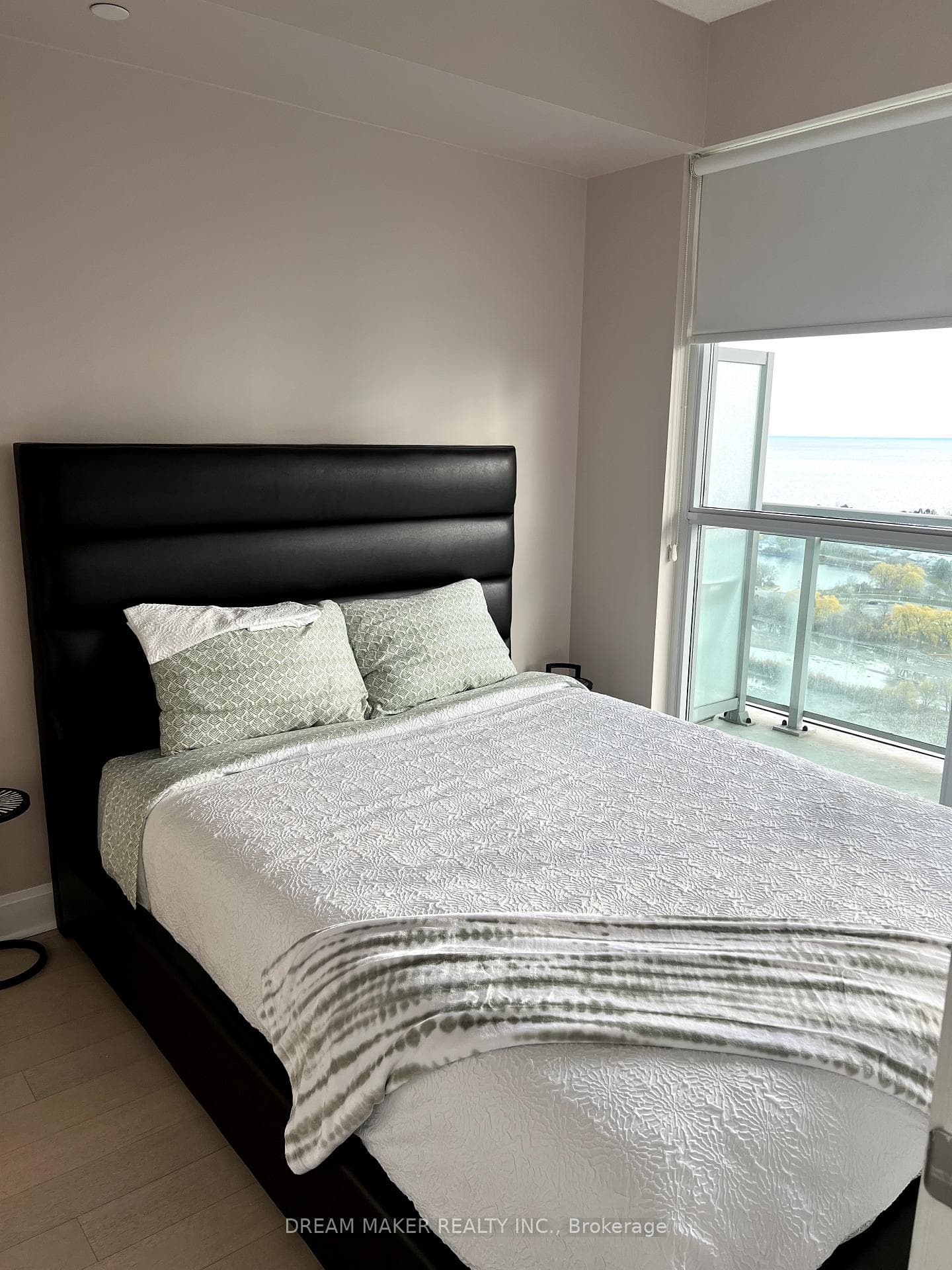 33 Shore Breeze Drive Unit 2502 photo 8