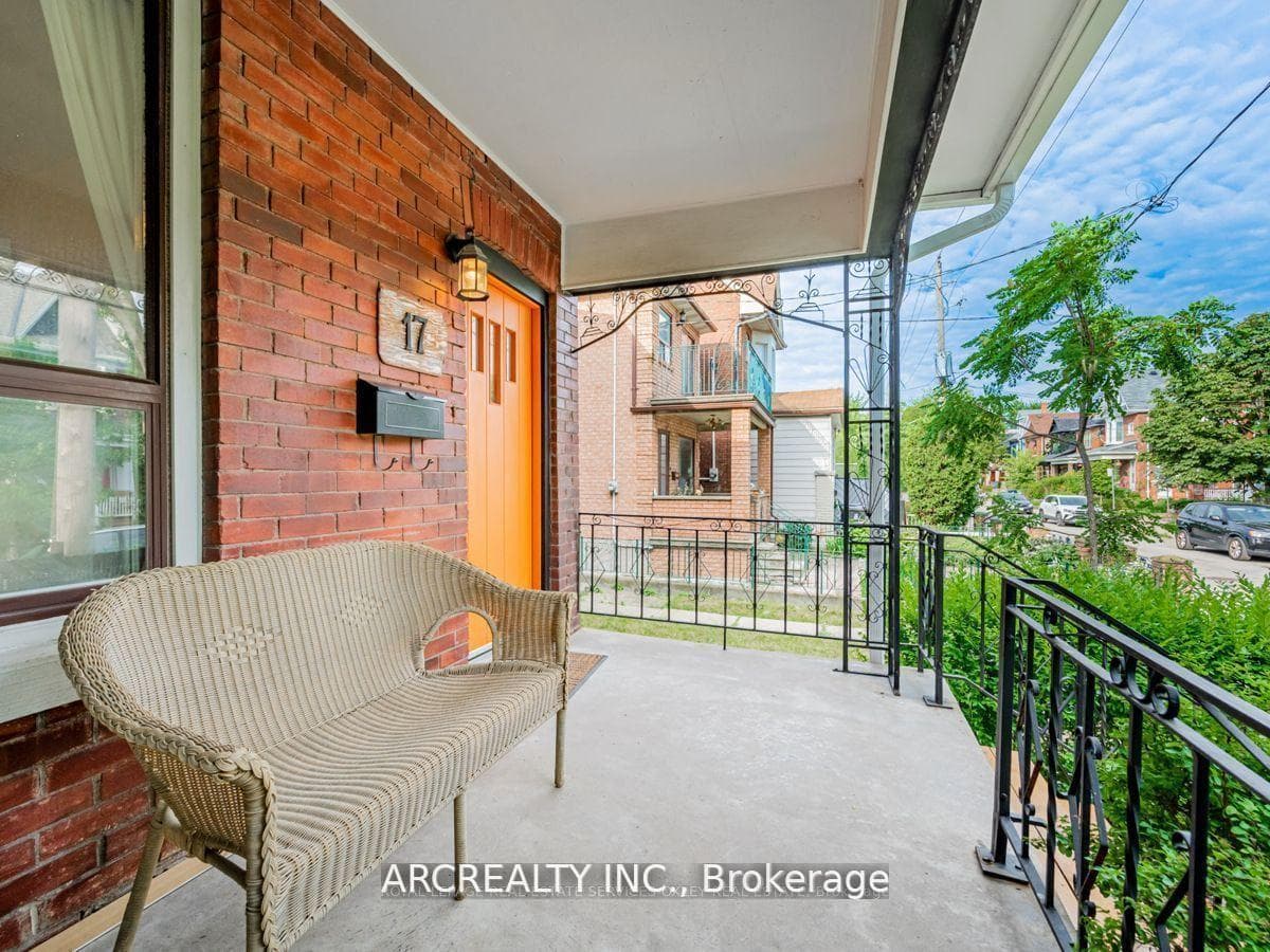 17 Garnet Avenue Unit UPPER photo 3