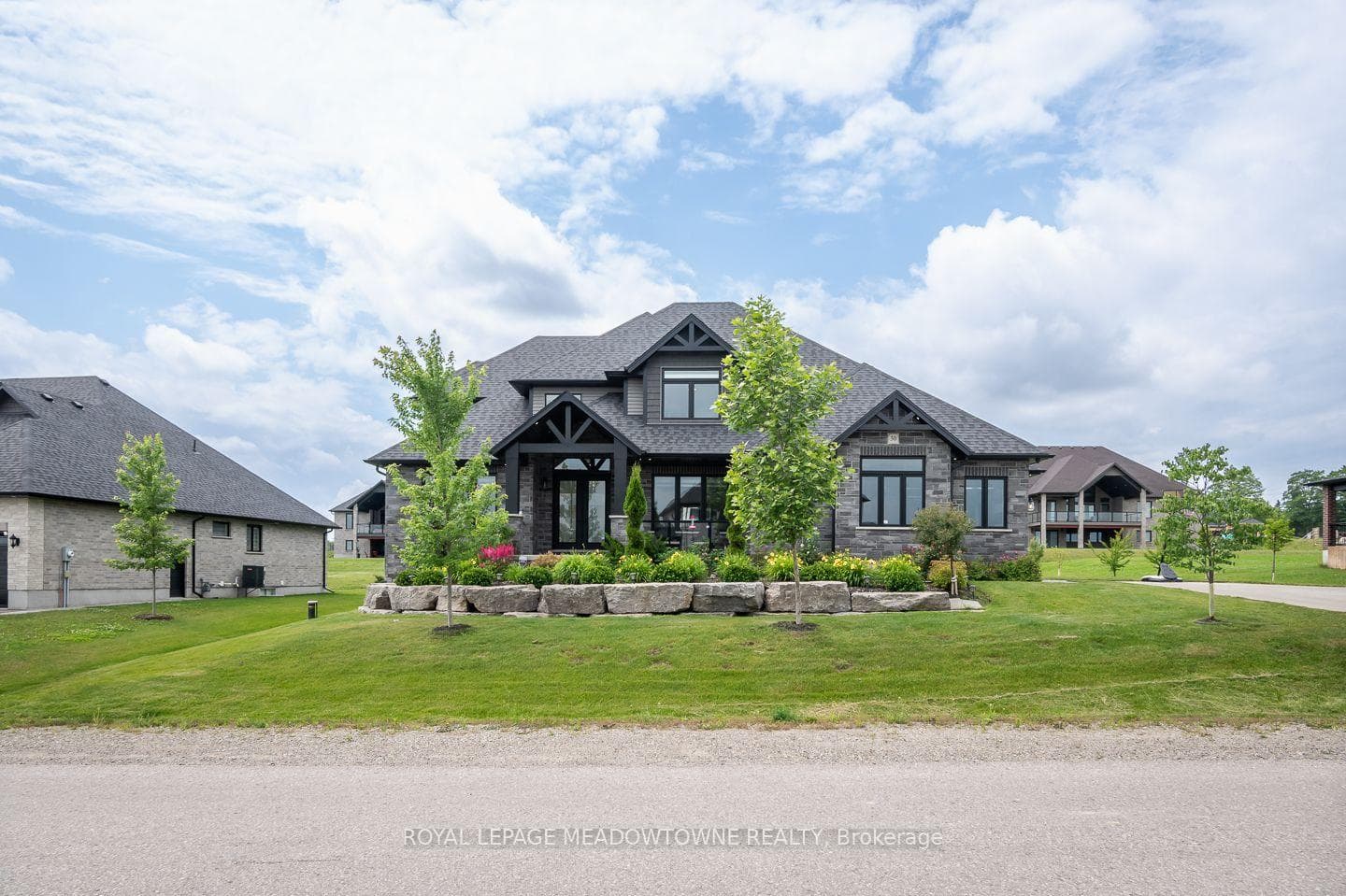 30 Charles Currie Crescent photo 1