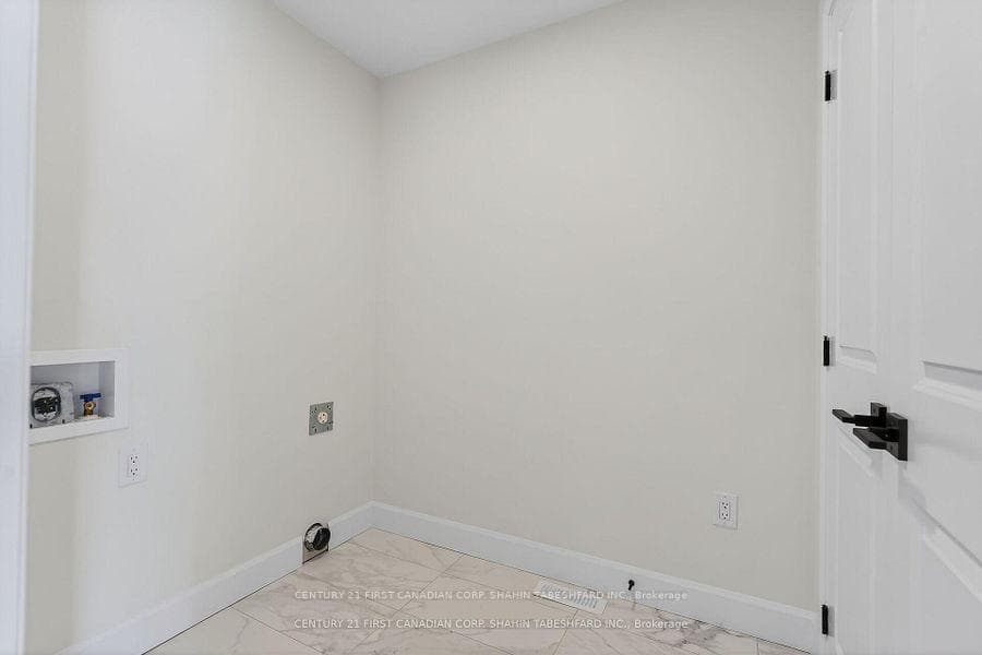847 Catalpa Square photo 38