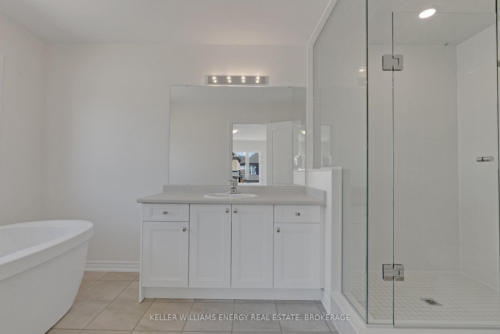 54 Mountainside Crescent photo 26