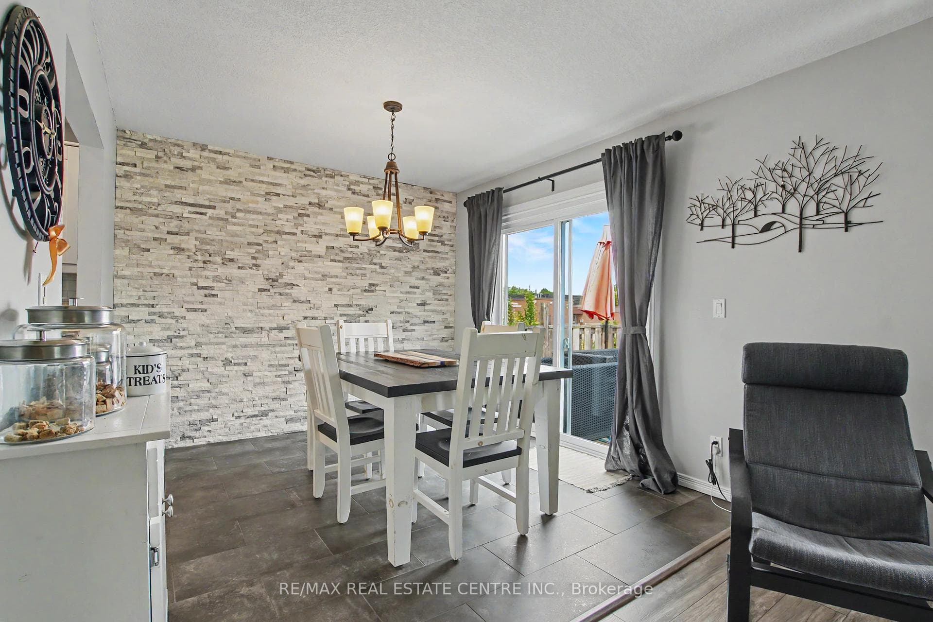 1045 Queens Bush Road photo 10