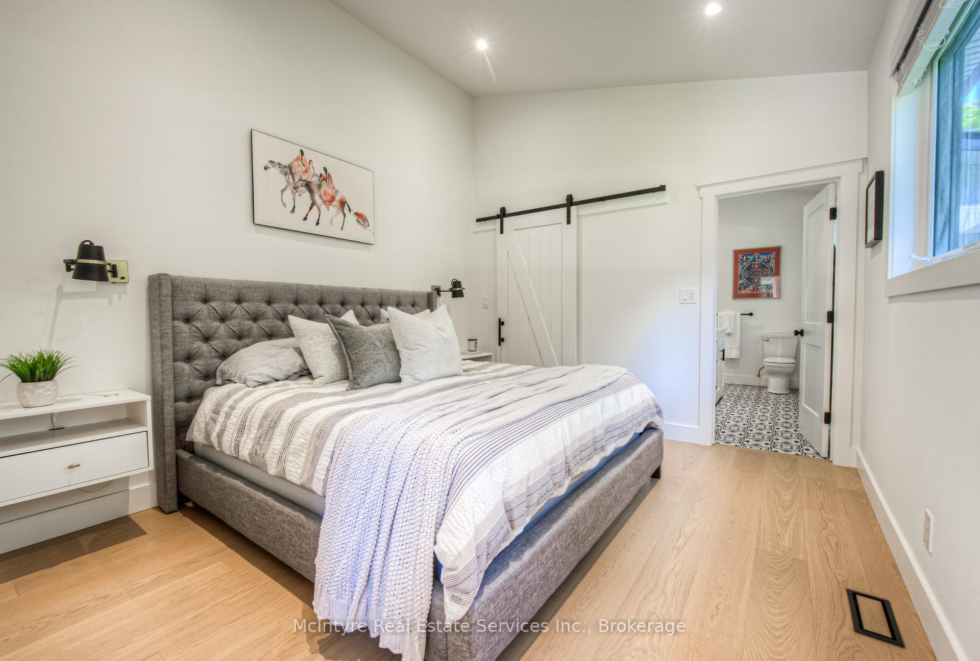 primary with walk in closet
