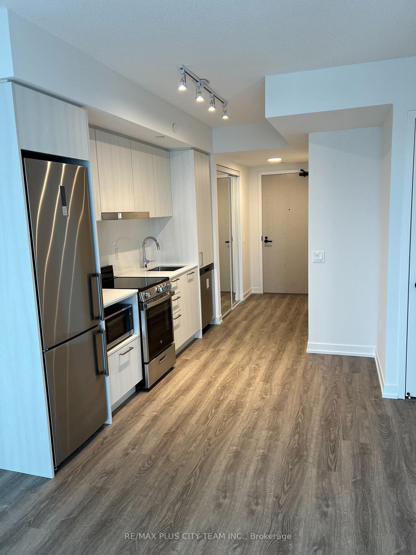 195 Commerce Street Unit 1801 photo 3