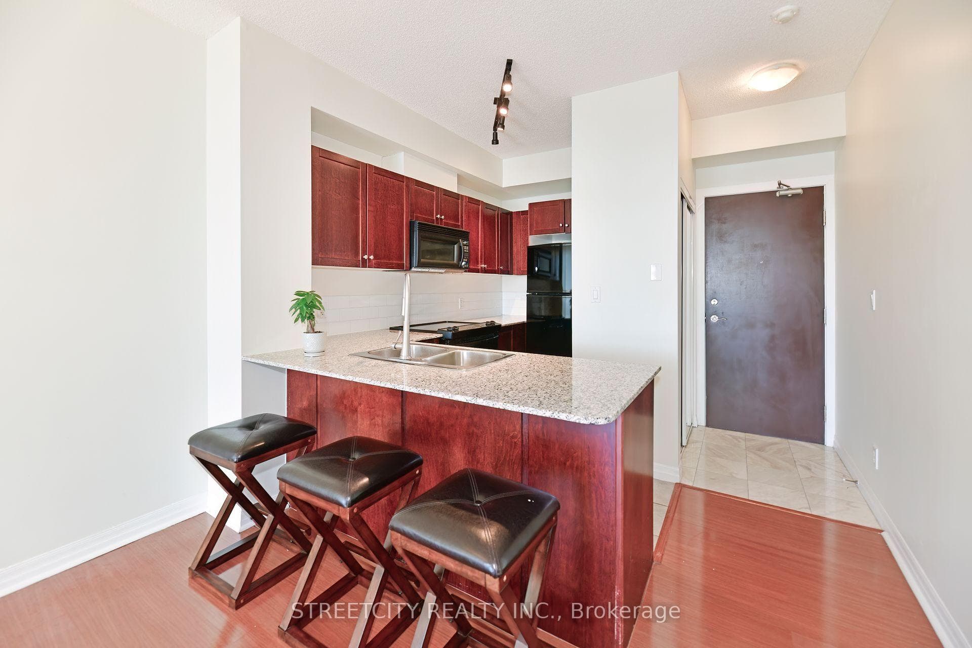 1359 Rathburn Rd - Bar stools included