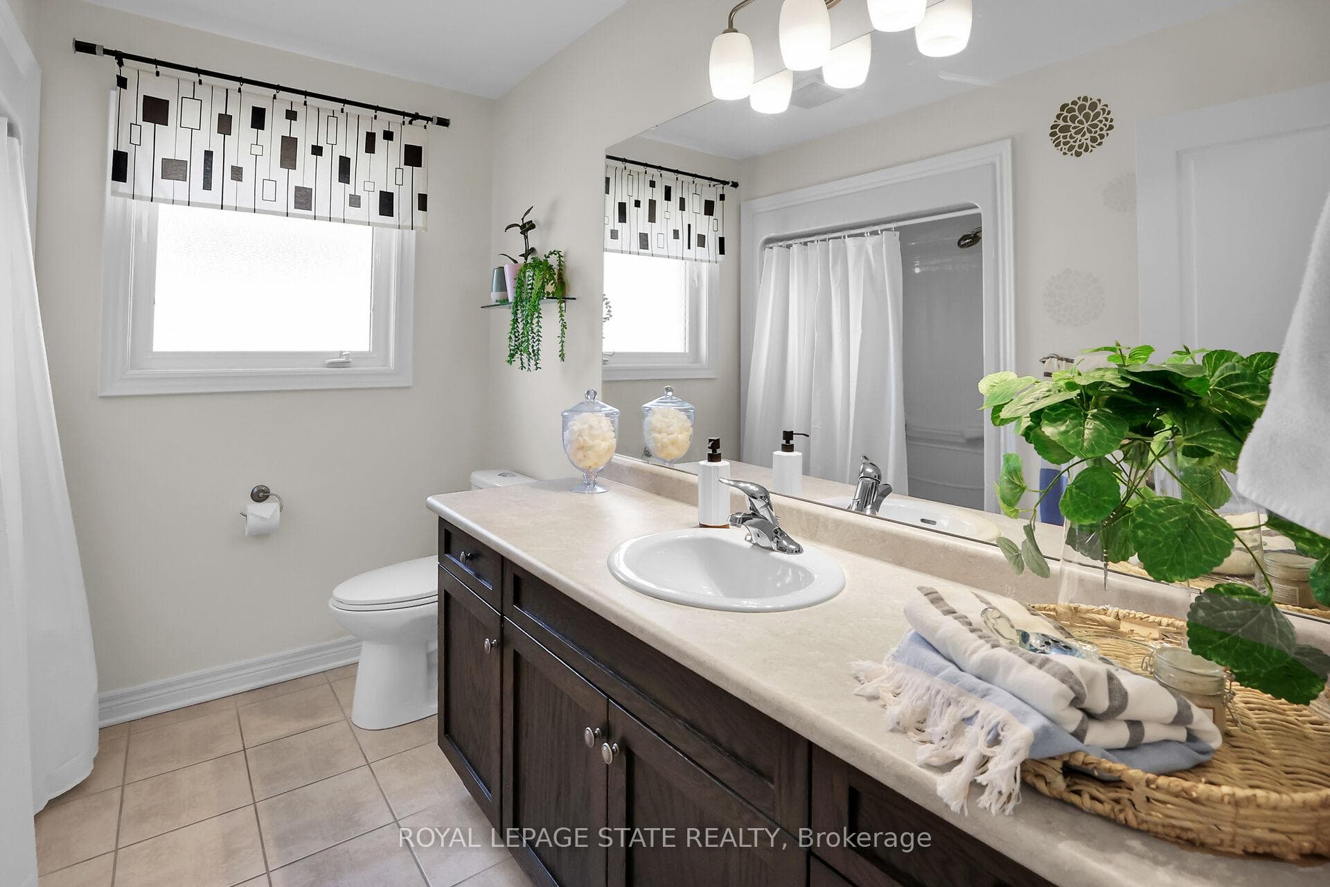 4-Piece 2nd Floor Bathroom