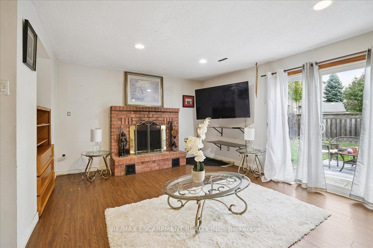 1582 Riley Avenue photo 23