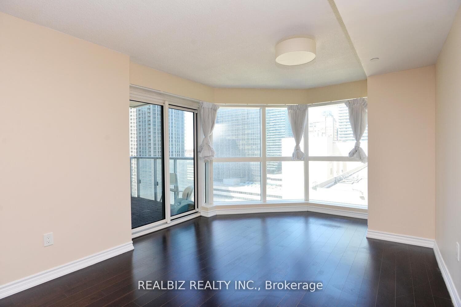 386 Yonge Street Unit 1516 photo 24