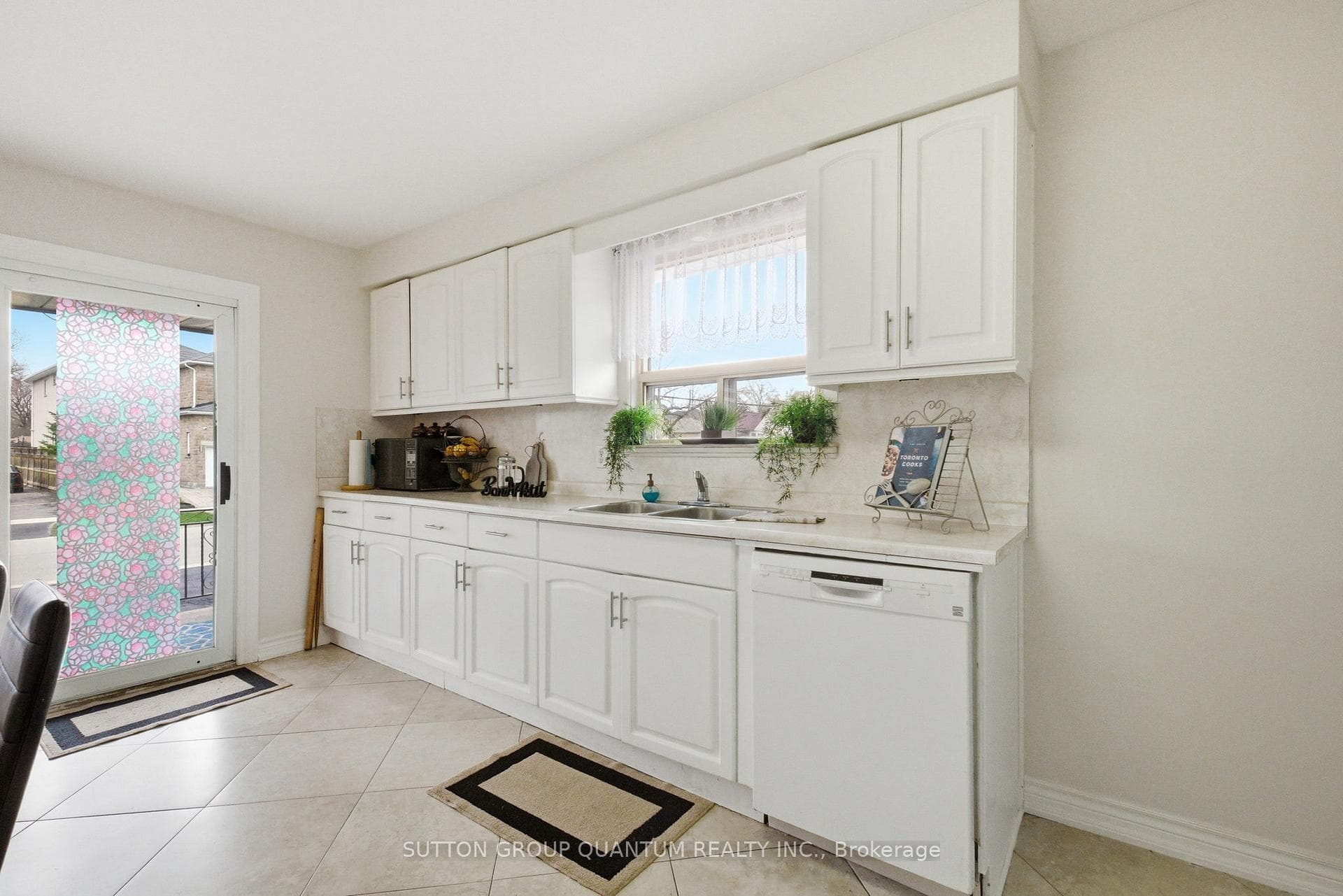 1257 Alexandra Avenue photo 7