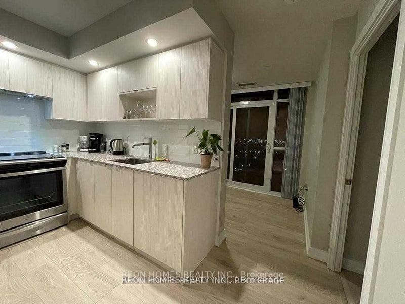 225 Village Green Square Unit 1008 photo 8