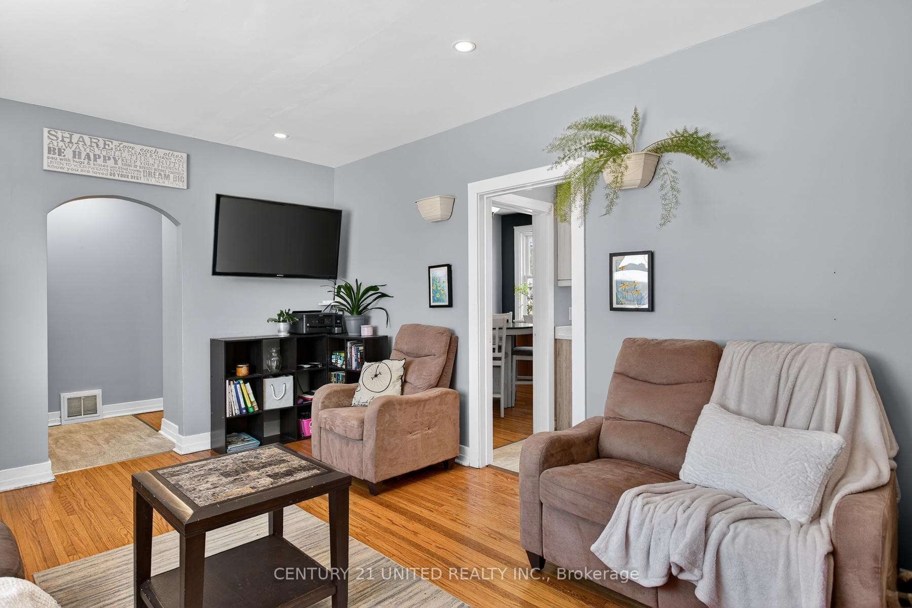 814 Argyle Street photo 11