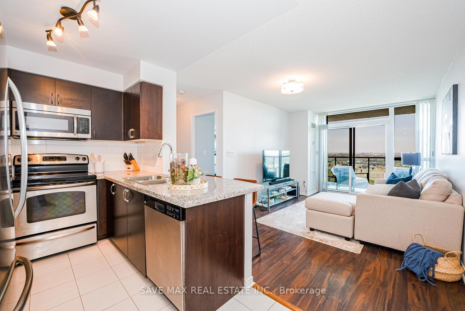 4900 Glen Erin Drive Unit 1801 photo 11