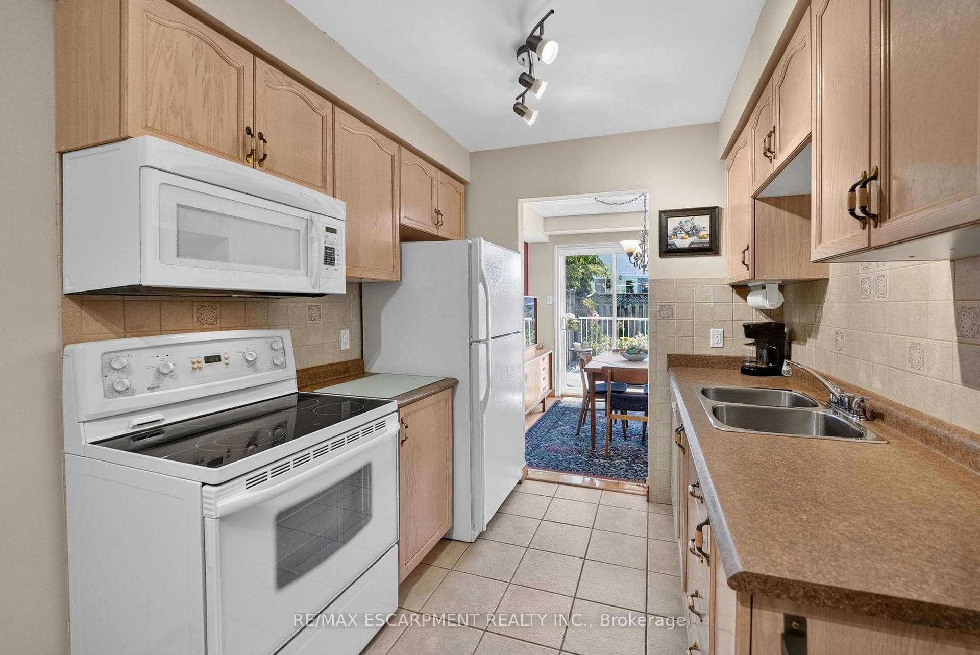 16 Walker Court photo 8